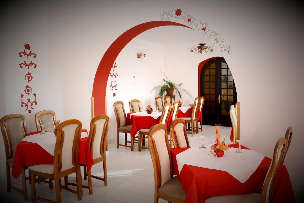 Hotel Tivoli Совата Екстериор снимка